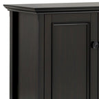 Armário de arrumação largo de 66 em madeira maciça, de estilo de transição, com 4 portas, em castanho nogueira - 18p x 66l x 34a