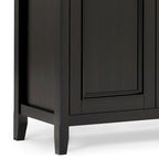 Armário de arrumação largo de 66 em madeira maciça, de estilo de transição, com 4 portas, em castanho nogueira - 18p x 66l x 34a